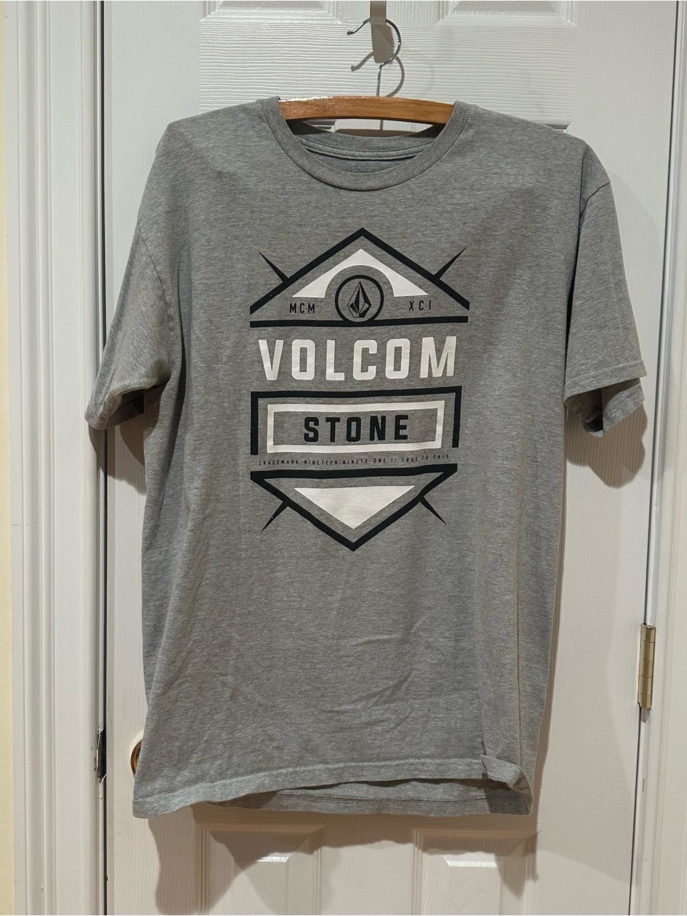 Volcom Gray Short-Sleeve Graphic Tee, Size Large